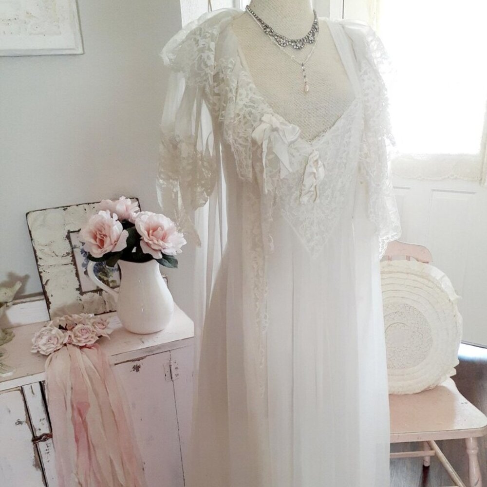 Dreamy Vintage White Chiffon Lace Peignoir Set, Virginia Wallace XS, 32, Flawed